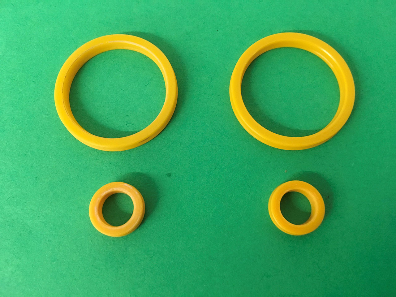 Smooth Plastic Finish: Plastic Ring Seals